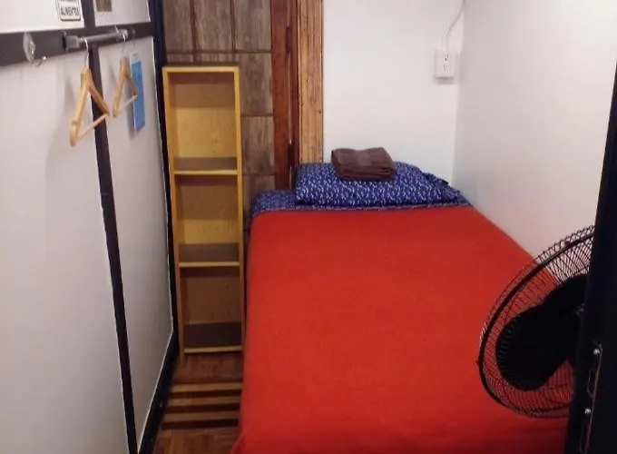 Dormitorio-capsula. * México DF